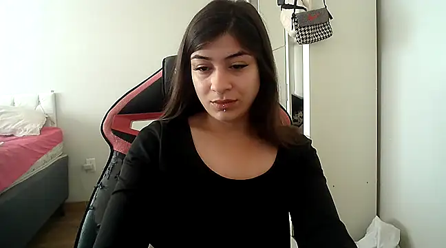 Becca B online show from October 31, 2025, 3:19 pm