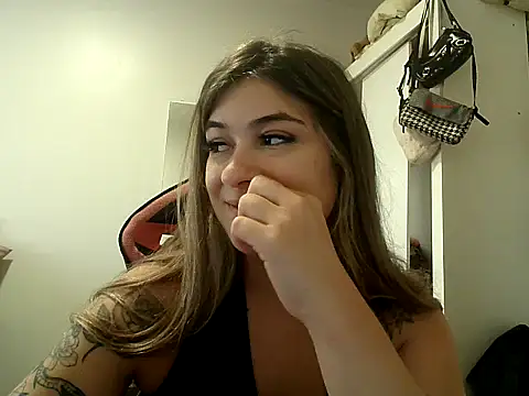 Snapshot of Becca_B chatting on February 5, 2026, 9:21 pm Becca B online show from February 5, 2026, 9:21 pm