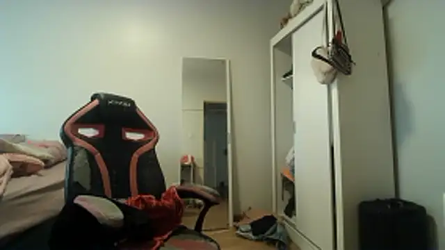 Snapshot of Becca_B chatting on February 3, 2026, 4:56 pm Becca B online show from February 3, 2026, 4:56 pm