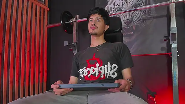 DimitriDeluxe online show from November 11, 2025, 7:19 pm