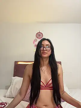 Just Isaa online show from December 4, 2025, 4:06 pm