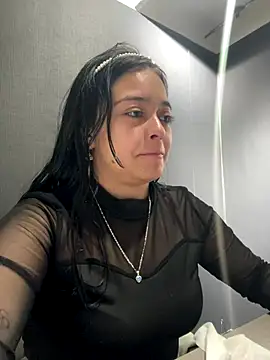 Emily Rivers  online show from November 24, 2025, 1:11 pm