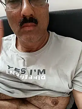 moonflower25 online show from February 6, 2026, 4:41 am