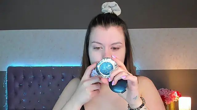 NikkiBustt online show from February 19, 2026, 6:54 am