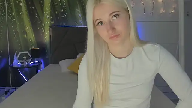 HollyTailors online show from March 27, 2026, 6:33 am