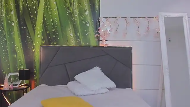 Snapshot of HollyTailors chatting on February 8, 2026, 6:11 am HollyTailors online show from February 8, 2026, 6:11 am