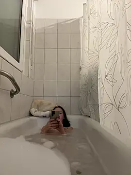 Emilia Mausi online show from February 8, 2026, 7:44 pm