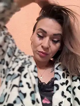 iSelena online show from September 27, 2025, 7:47 am