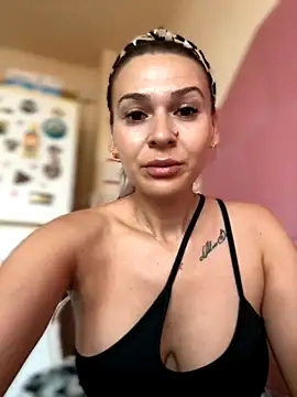 iSelena online show from September 24, 2025, 5:36 am