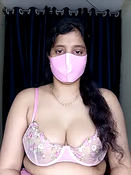 Rose-luckey online show from March 6, 2026, 1:28 pm