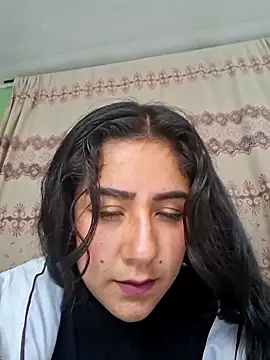 CAROLINE  07 online show from November 25, 2025, 5:02 pm