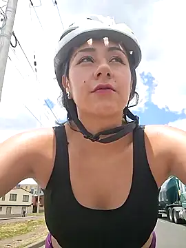 CAROLINE  07 online show from September 22, 2025, 4:35 pm