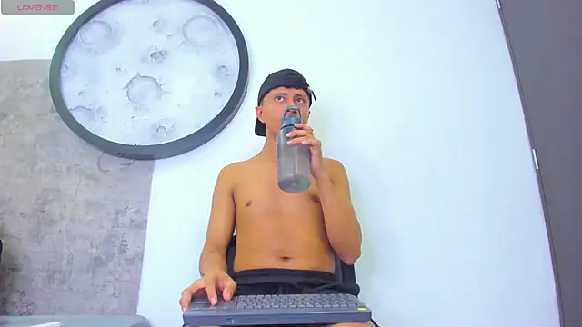  Leohot  online show from March 21, 2026, 3:41 am