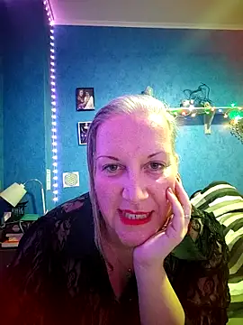 Feelineducentre online show from November 16, 2025, 8:02 pm