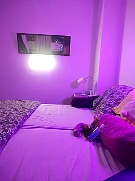 Feelineducentre online show from March 16, 2026, 8:33 pm