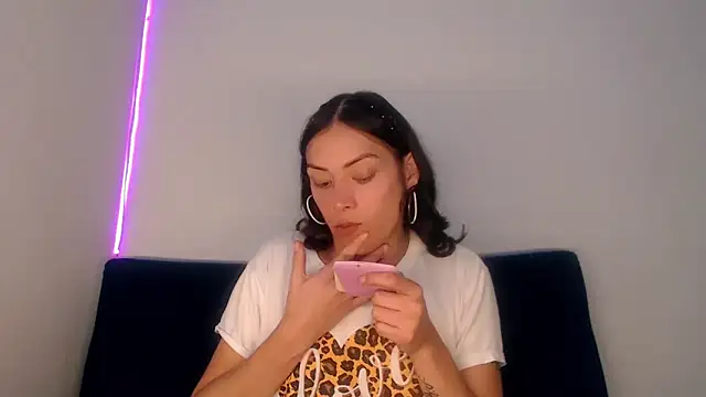 Snapshot of Megan_Gil_ chatting on February 14, 2026, 9:37 pm Megan Gil online show from February 14, 2026, 9:37 pm