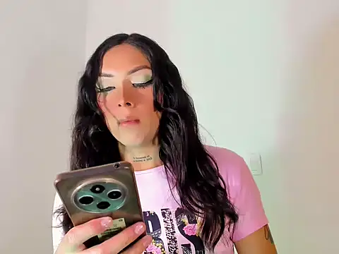 Megan Gil  online show from September 19, 2025, 4:27 am