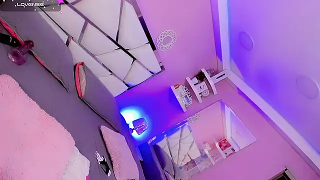 Ariia-janee online show from November 10, 2025, 5:23 am