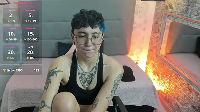 Snapshot of emahills__axelrose chatting on October 13, 2025, 3:08 am emahills axelrose online show from October 13, 2025, 3:08 am