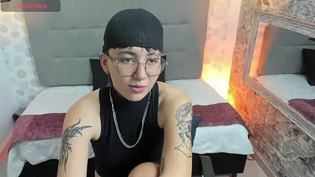 Snapshot of emahills__axelrose chatting on October 2, 2025, 11:08 pm emahills axelrose online show from October 2, 2025, 11:08 pm