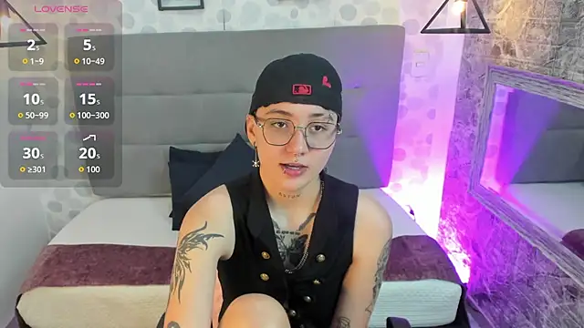 Snapshot of emahills__axelrose chatting on October 18, 2025, 1:07 am emahills axelrose online show from October 18, 2025, 1:07 am