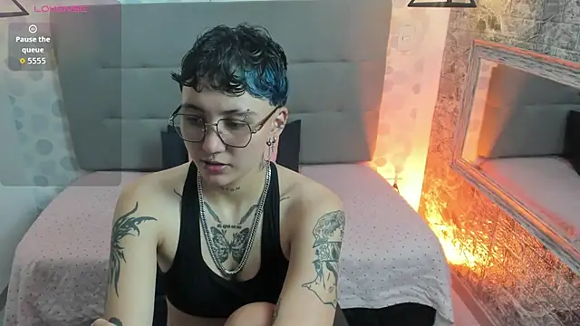 Snapshot of emahills__axelrose chatting on October 14, 2025, 3:40 am emahills axelrose online show from October 14, 2025, 3:40 am