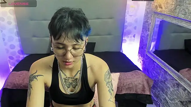 Snapshot of emahills__axelrose chatting on September 28, 2025, 4:19 am emahills axelrose online show from September 28, 2025, 4:19 am