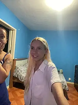 Snapshot of Bruna551 chatting on December 1, 2025, 10:21 pm Bruna551 online show from December 1, 2025, 10:21 pm