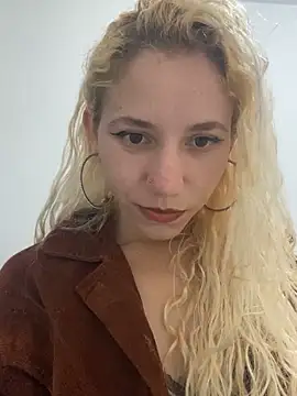 Snapshot of Bruna551 chatting on December 5, 2025, 1:38 am Bruna551 online show from December 5, 2025, 1:38 am