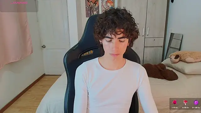 Nude Boy18 online show from December 20, 2025, 4:15 am