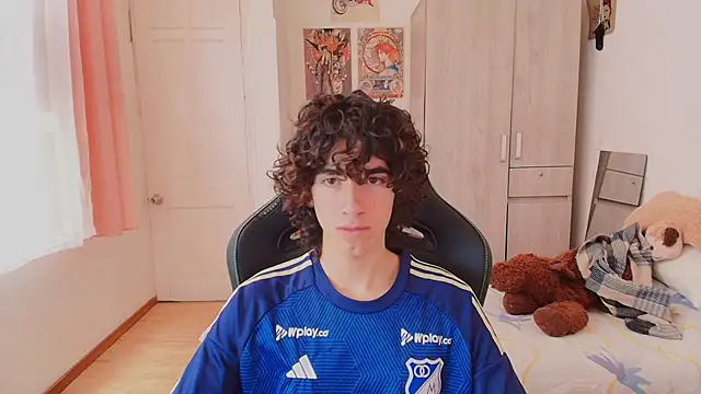 Nude Boy18 online show from March 19, 2026, 7:14 pm