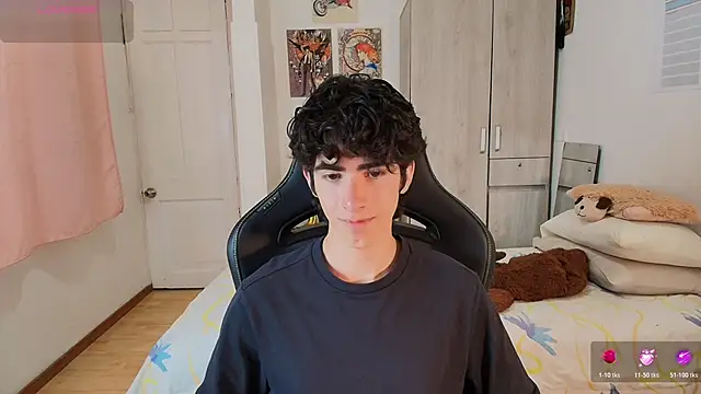 Nude Boy18 online show from May 31, 2026, 9:37 pm
