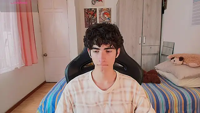 Nude Boy18 online show from May 28, 2026, 9:54 pm