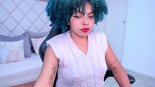 momo ayasse online show from November 26, 2025, 9:48 pm