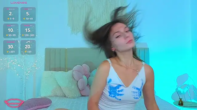 Snapshot of Little_mia__ chatting on October 5, 2025, 10:00 pm Little mia online show from October 5, 2025, 10:00 pm