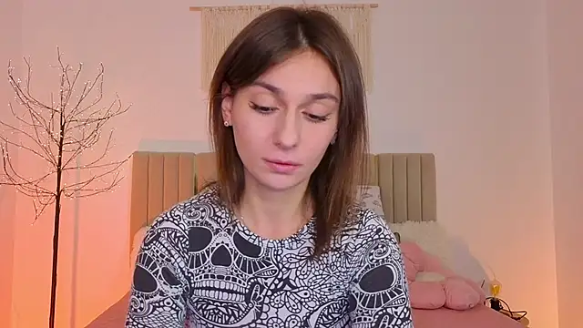 Snapshot of Little_mia__ chatting on November 13, 2025, 9:08 pm Little mia online show from November 13, 2025, 9:08 pm