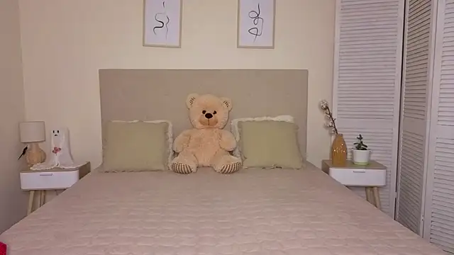 Snapshot of Little_mia__ chatting on November 24, 2025, 10:32 pm Little mia online show from November 24, 2025, 10:32 pm