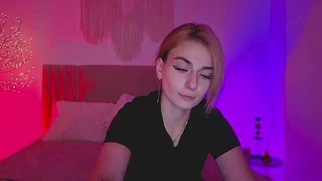 Little mia   online show from March 20, 2026, 9:49 pm