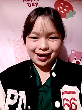 Snapshot of XoiXoi232 chatting on November 4, 2025, 1:48 pm XoiXoi232 online show from November 4, 2025, 1:48 pm