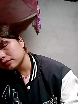 Snapshot of XoiXoi232 chatting on October 27, 2025, 11:55 am XoiXoi232 online show from October 27, 2025, 11:55 am