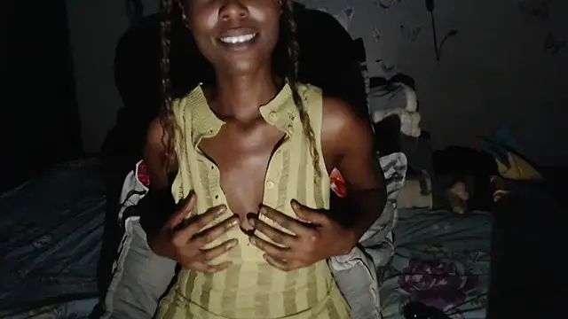 Snapshot of blueyXxX chatting on October 1, 2025, 10:24 pm blueyXxX online show from October 1, 2025, 10:24 pm