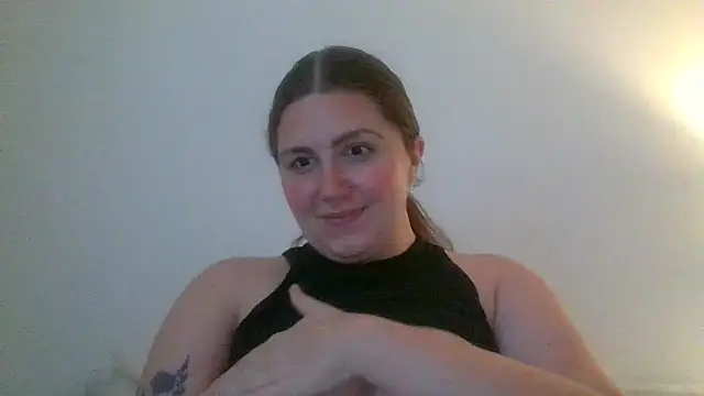 CherryJuneExperience online show from September 29, 2025, 7:41 pm