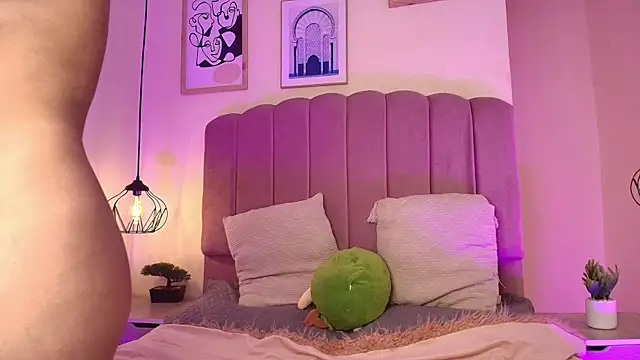 Isabelgh  online show from October 28, 2025, 3:29 am