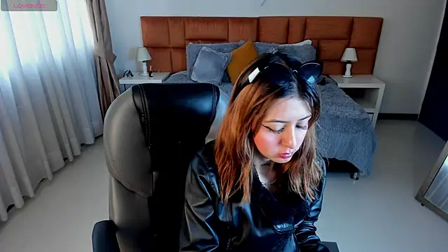 Catti Brie online show from October 23, 2025, 11:42 am