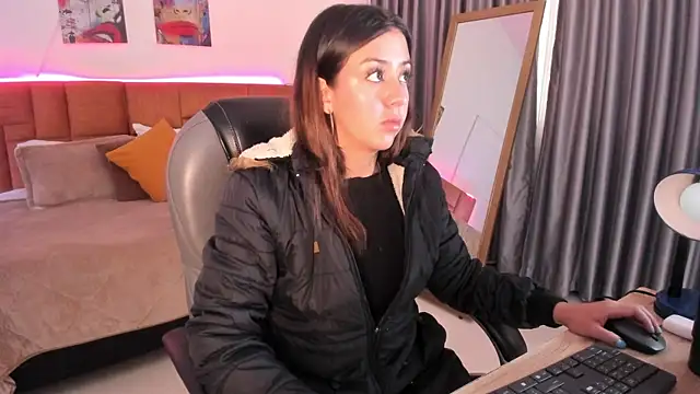 Snapshot of Catti_Brie chatting on June 16, 2026, 11:32 am Catti Brie online show from June 16, 2026, 11:32 am