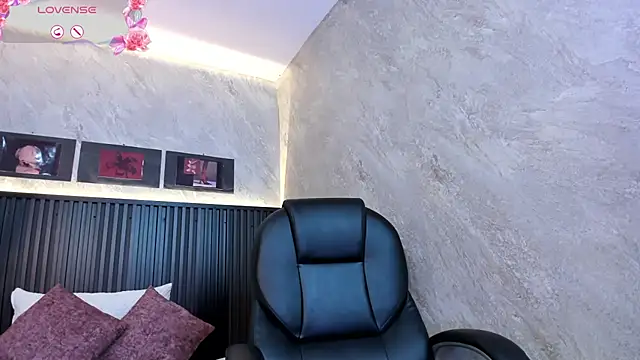 dark  nymph online show from September 12, 2025, 12:27 pm