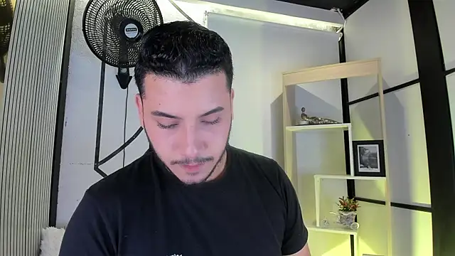 Snapshot of Axel_grey_ chatting on July 3, 2026, 5:03 am Axel grey online show from July 3, 2026, 5:03 am