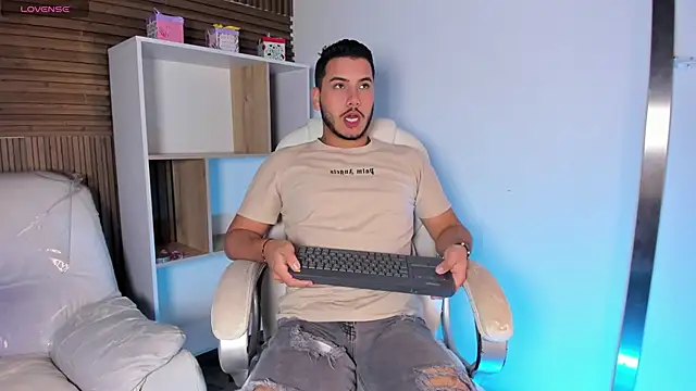 Axel grey  online show from October 4, 2025, 12:28 pm