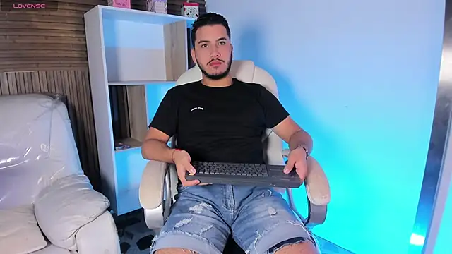 Axel grey  online show from October 8, 2025, 12:17 pm