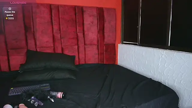 LilithVibe  online show from February 18, 2026, 6:37 pm